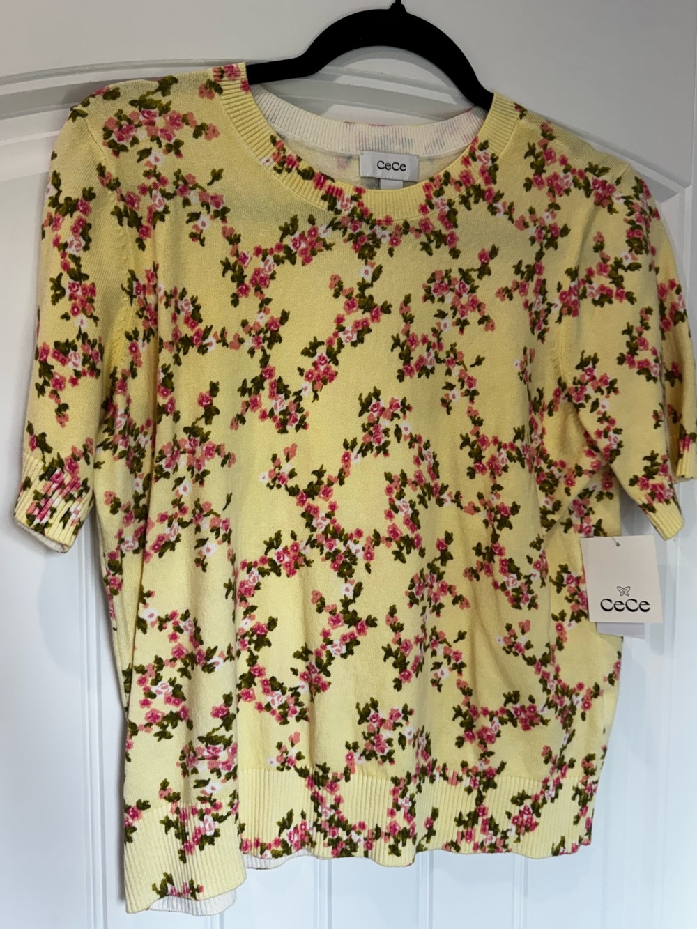 CeCe Pale Yellow Short Sleeve Floral Crewneck Top
